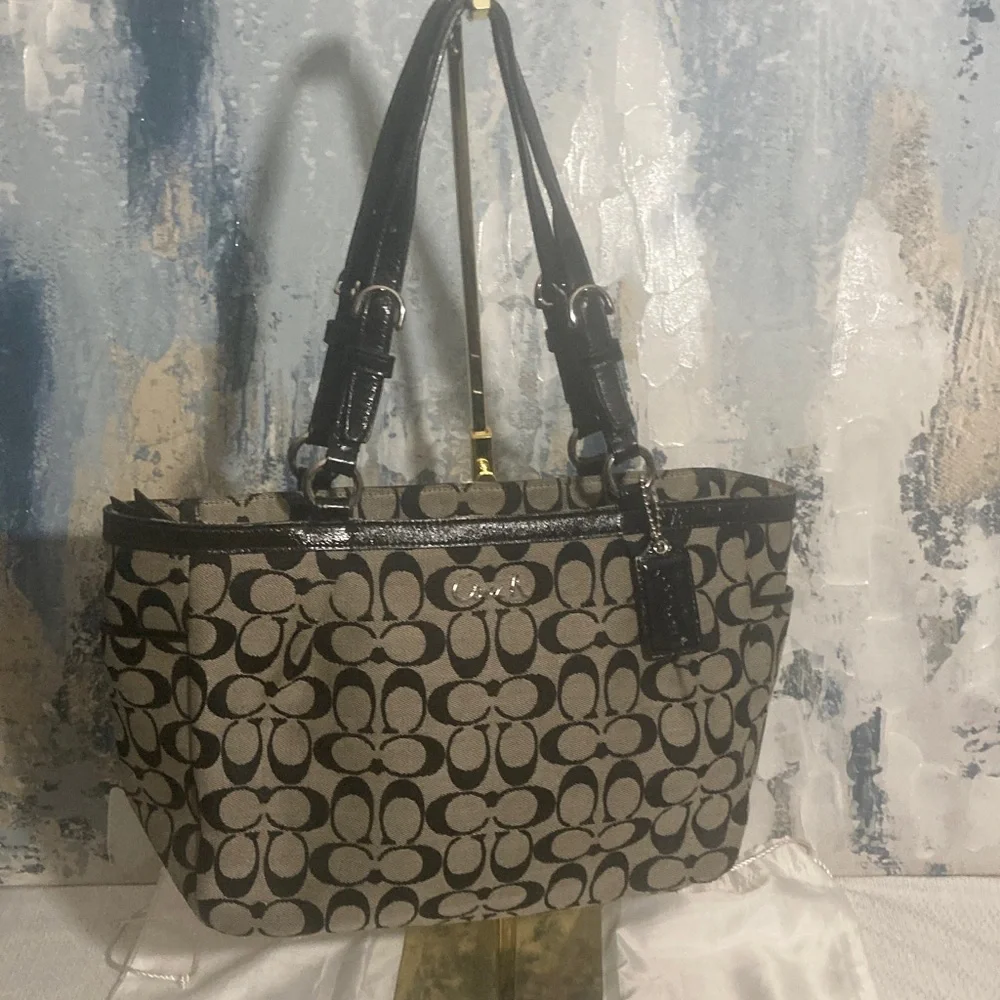 Vintage Authentic Coach Signature Medium Tote Black and White 2012 - Picture 5 of 16